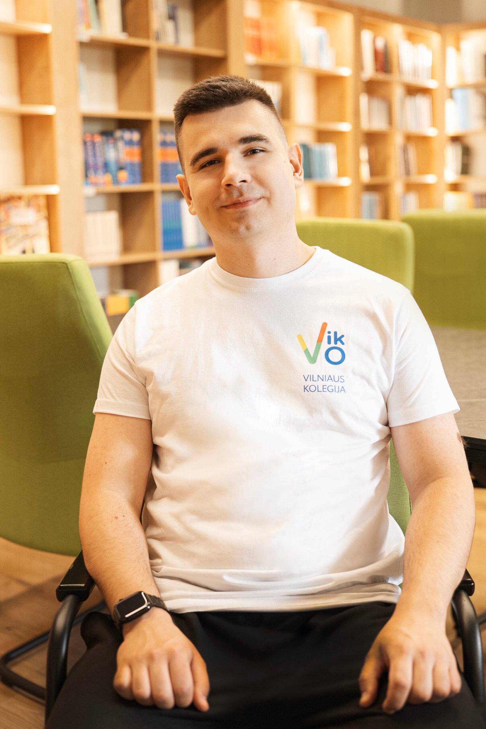 Balti marškinėliai vyras